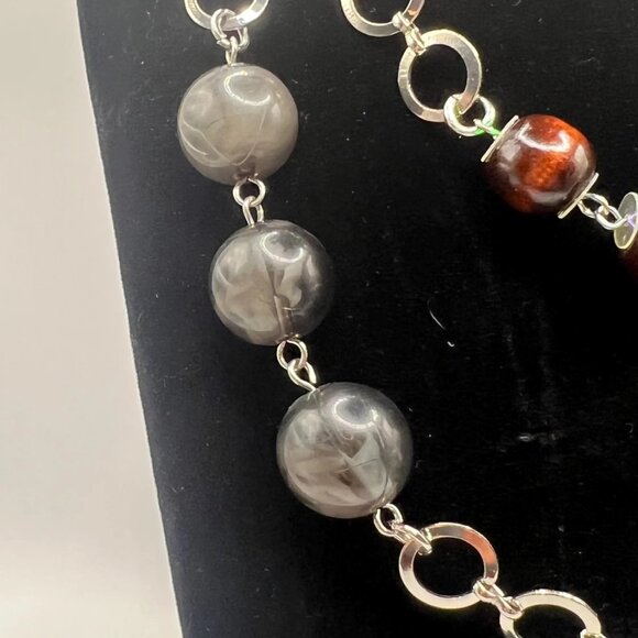 Stunning Vintage 32”. Wood and resin bead necklace. - Picture 6 of 7